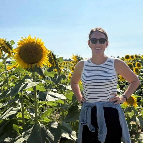 Meet your Posher, Taylor - Picture 1 of 8